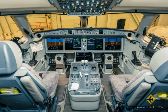 Bombardier CSeries CS300 (BD-500-1A11)